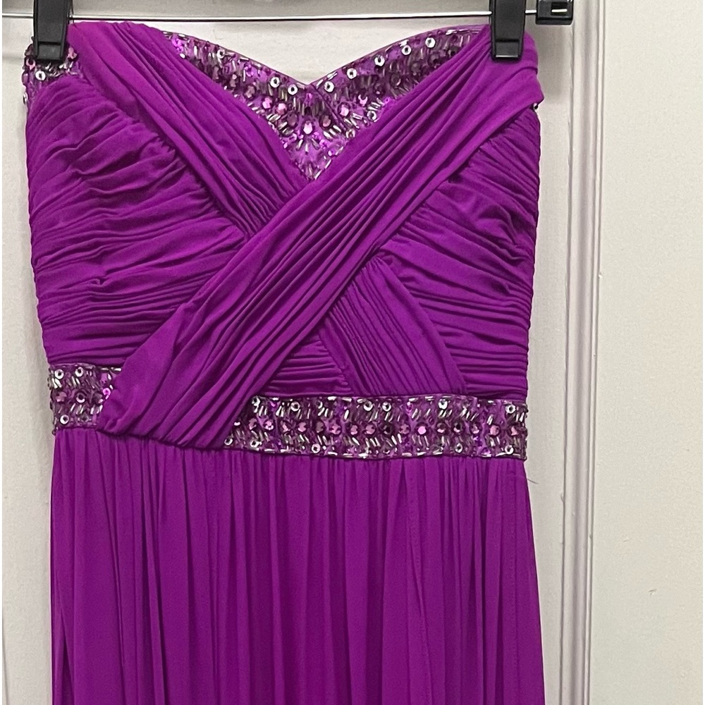 Stunning dress intricate beading.. length 58 inches